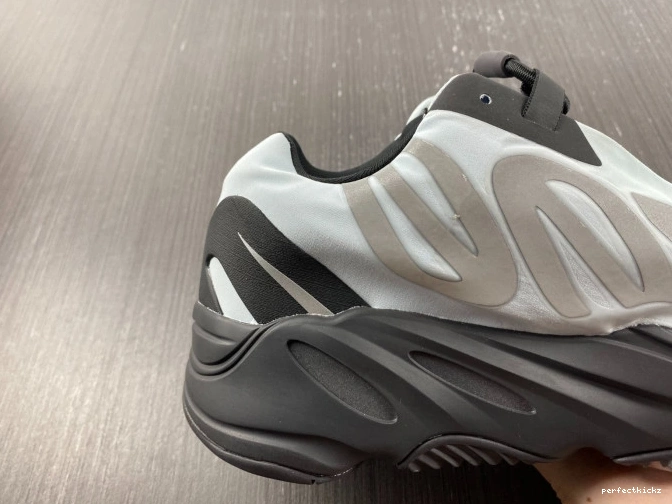 Blue GZ0711 MNVN 700 Yeezy Adidas Boost Tint 0709
